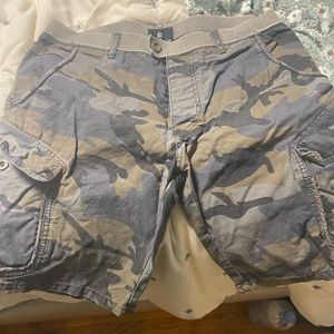 Jet Lag Camo cargo shorts